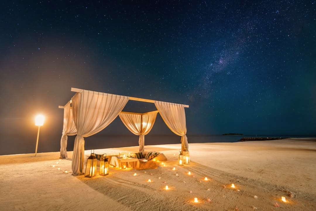 Dining on the island. Tables set close to the water, the kind of setting that works because the surroundings do the work.