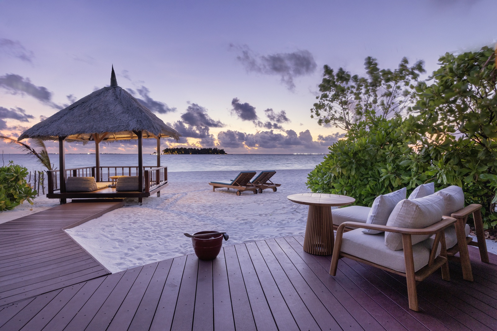 Beachfront Sunset Pool Villa. Banyan Tree Vabbinfaru