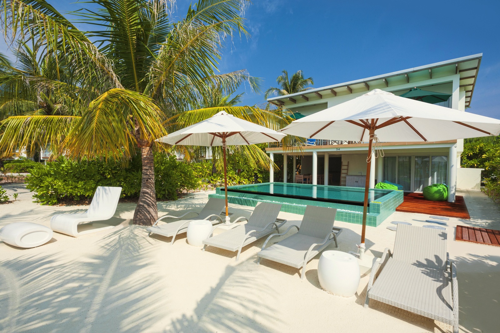 Three-Bedroom Beach Pool Villa. Holiday Inn Kandooma