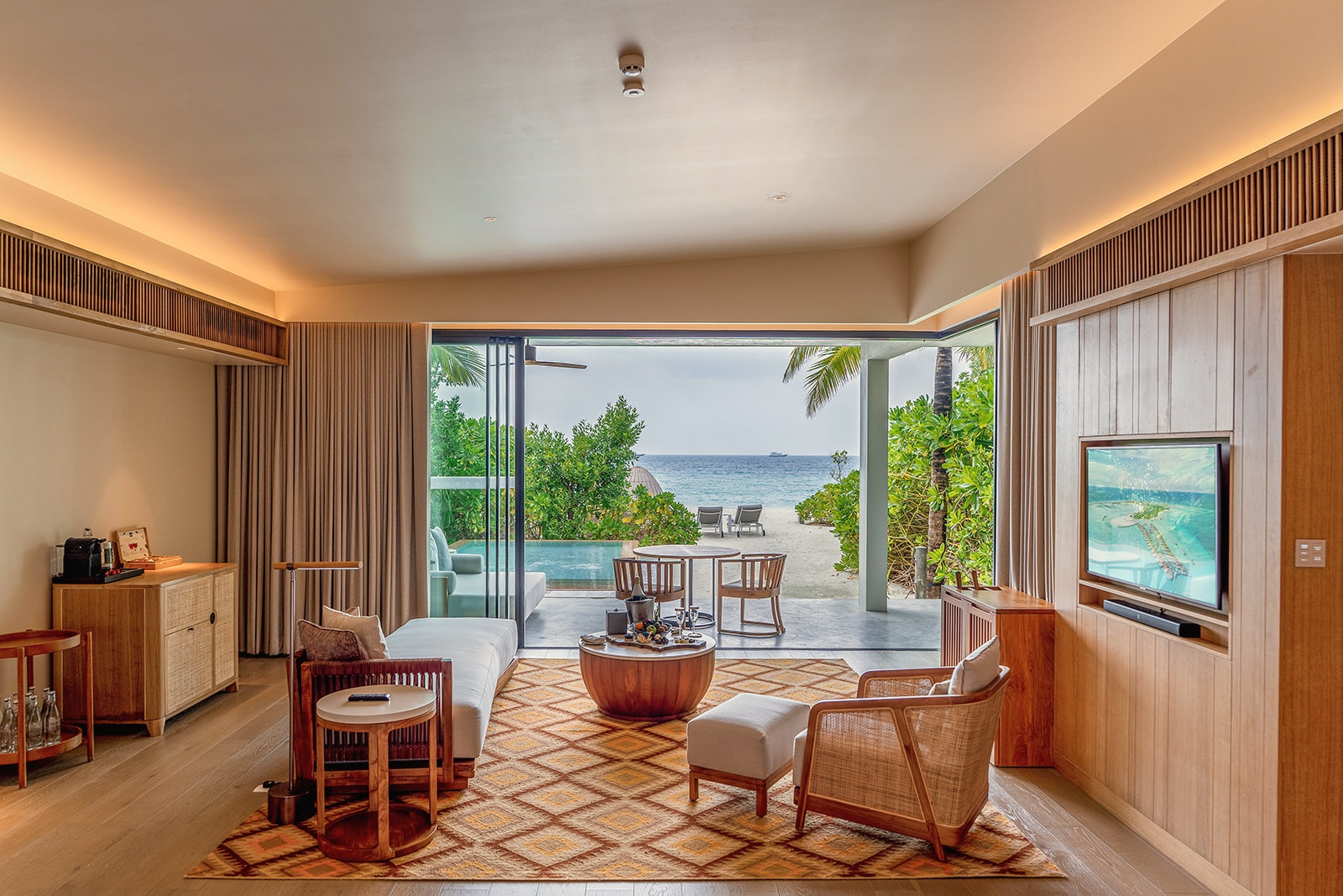 Sunset Beach Pool Villa. Kuda Villingili