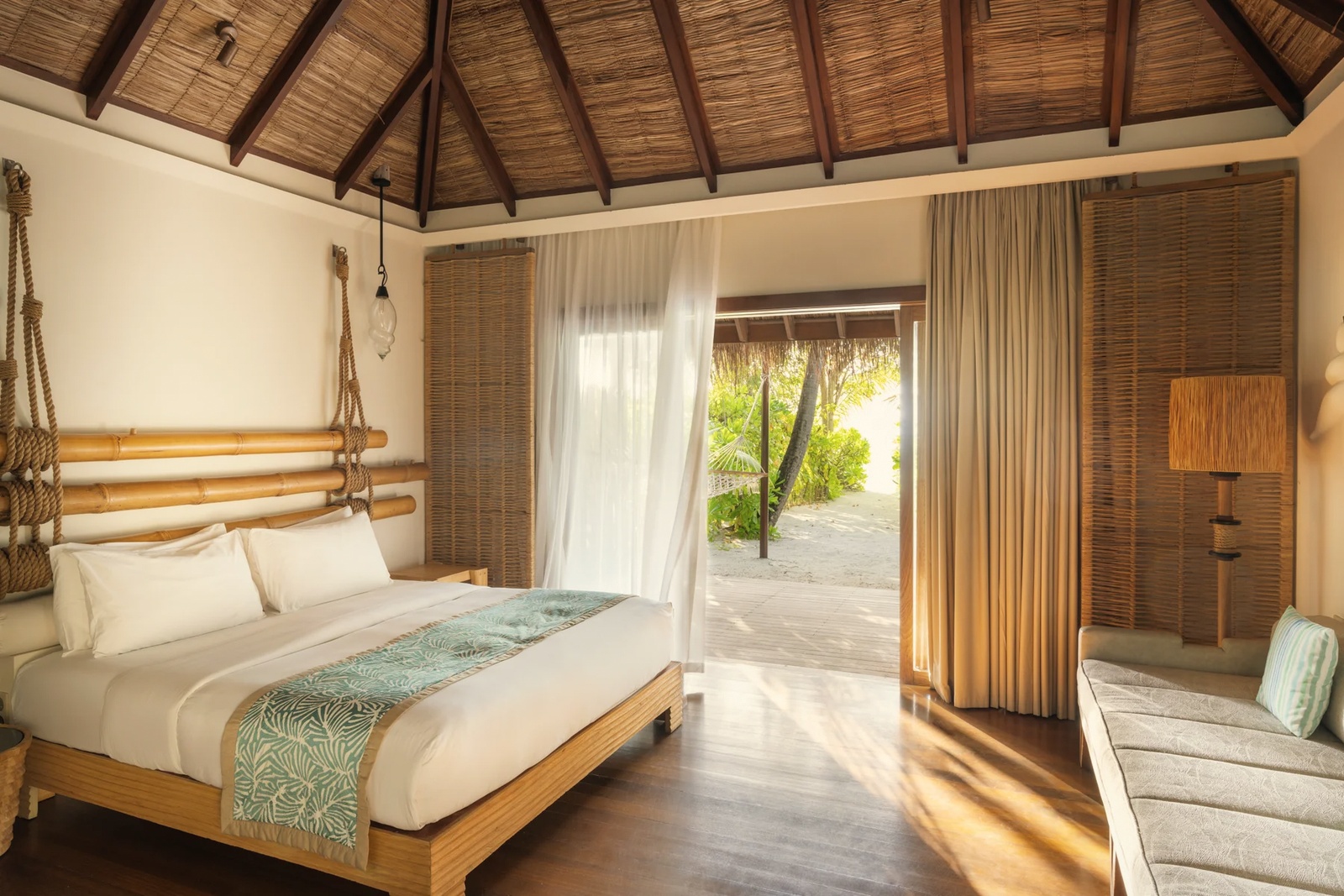 Beach Villa. Constance Moofushi