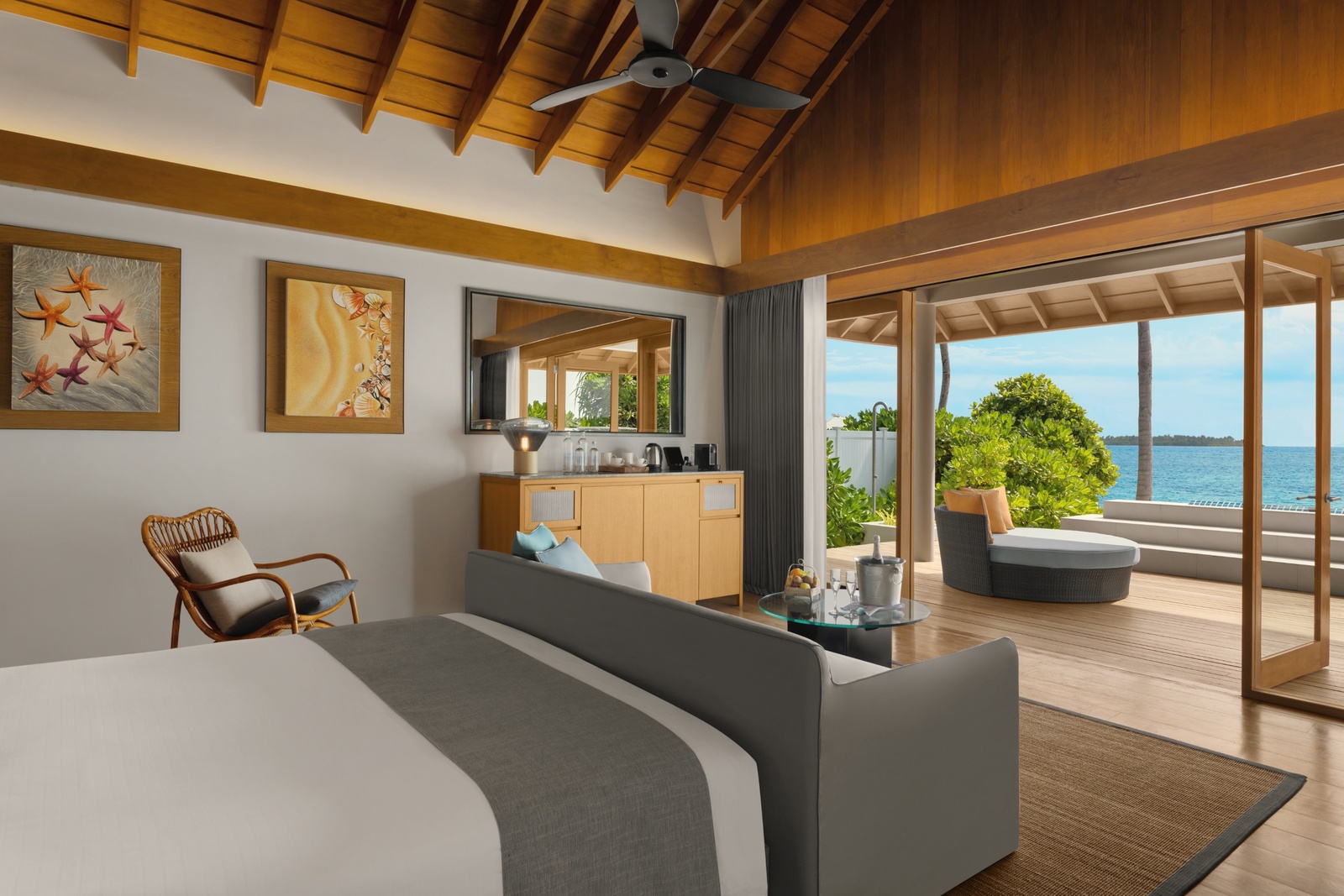 Family Beach Villa. Emerald Faarufushi Resort