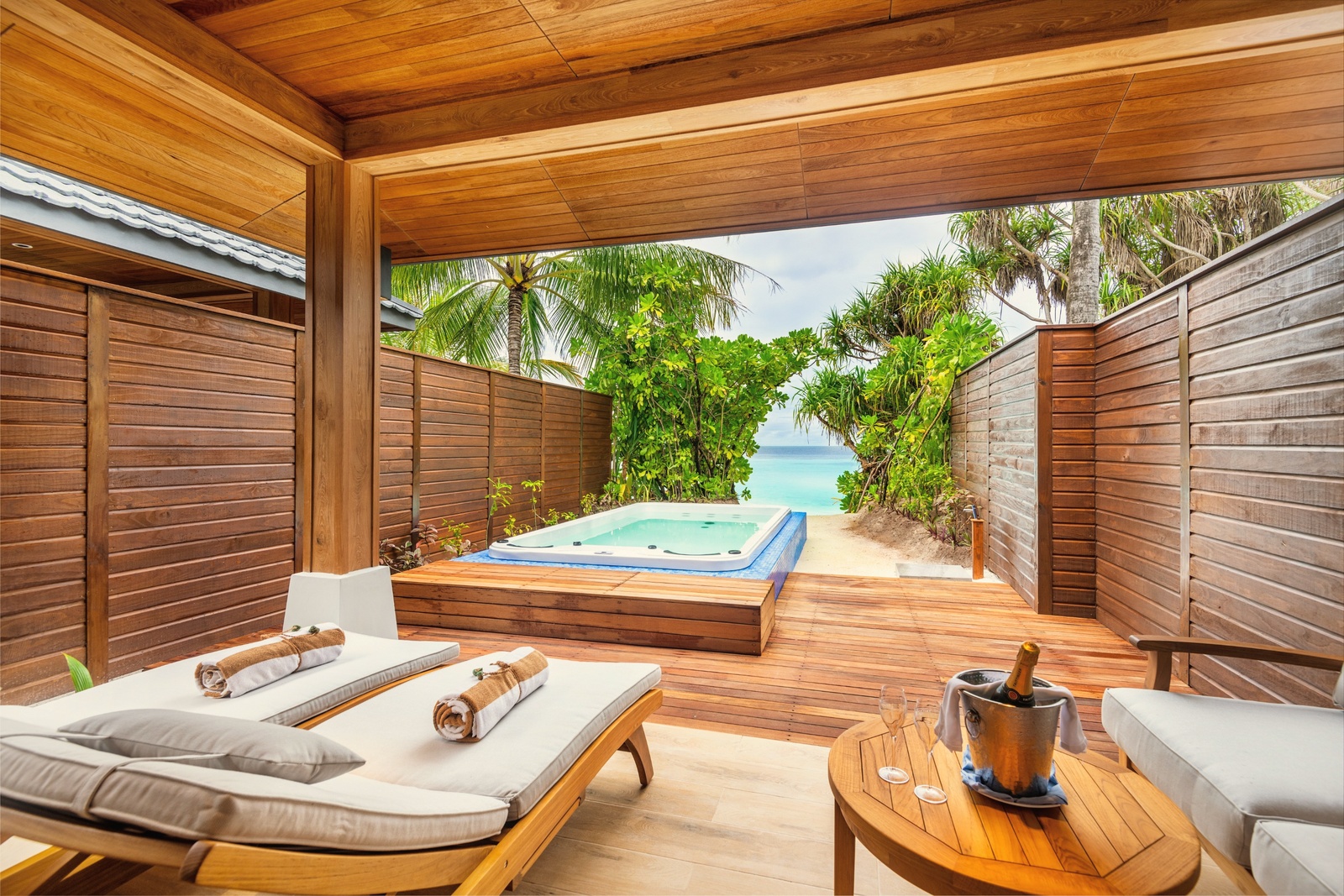 Beach Suite with Jacuzzi. Lily Beach Resort & Spa
